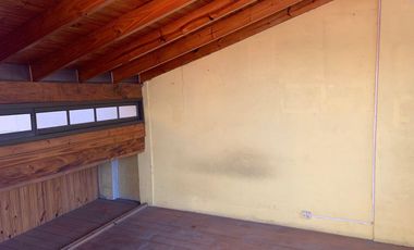 Casa con galpón al fondo en PH