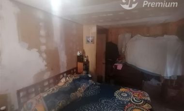 Casa en venta de 6 dorm. en Renca 142 m2 construido