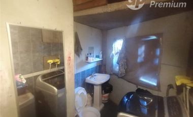 Casa en venta de 6 dorm. en Renca 142 m2 construido