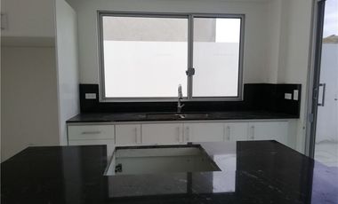 Se vende casa dentro de conjunto en Manta