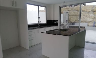 Se vende casa dentro de conjunto en Manta