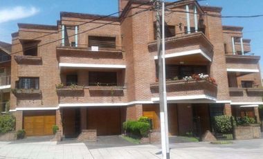 Triplex de 5 ambientes en Wilde