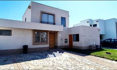 Casa en Arriendo en Av. El Rodeo 1950