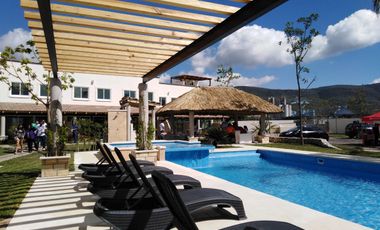 Casa de 3 rec. con alberca en condominio Fracc. Cumbre Tulipanes, Xochitepec, Mor.