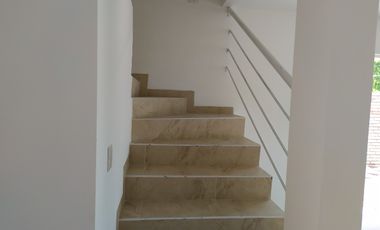 Casa de 3 rec. con alberca en condominio Fracc. Cumbre Tulipanes, Xochitepec, Mor.