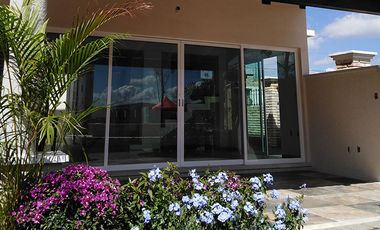 Casa de 3 rec. con alberca en condominio Fracc. Cumbre Tulipanes, Xochitepec, Mor.