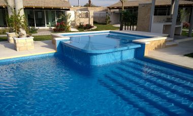 Casa de 3 rec. con alberca en condominio Fracc. Cumbre Tulipanes, Xochitepec, Mor.