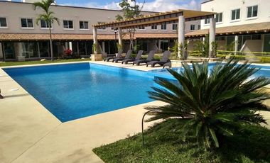 Casa de 3 rec. con alberca en condominio Fracc. Cumbre Tulipanes, Xochitepec, Mor.