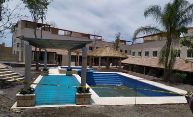 Casa de 3 rec. con alberca en condominio Fracc. Cumbre Tulipanes, Xochitepec, Mor.