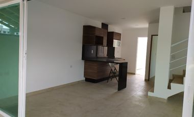 Casa de 3 rec. con alberca en condominio Fracc. Cumbre Tulipanes, Xochitepec, Mor.