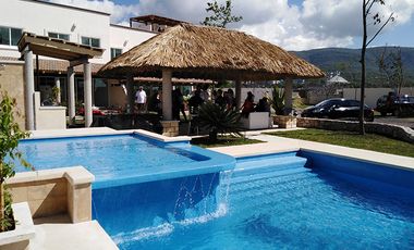 Casa de 3 rec. con alberca en condominio Fracc. Cumbre Tulipanes, Xochitepec, Mor.