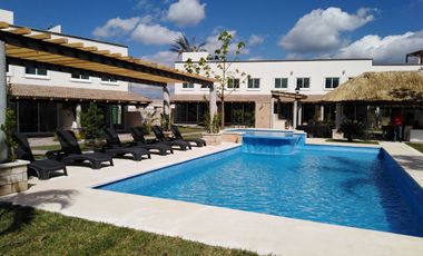 Casa de 3 rec. con alberca en condominio Fracc. Cumbre Tulipanes, Xochitepec, Mor.