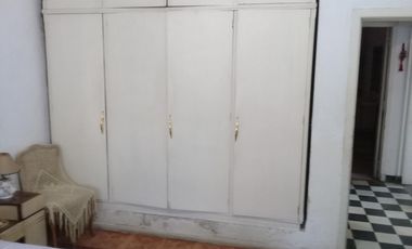 EXCELENTE CASA AMERICANA CON FONDO PARQUIZADO