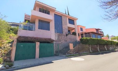 Casa en Venta en Loma Dorada dentro de Condominio Tranquilo con Alberca