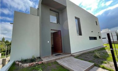 Casa en venta Villa Carlos Paz barrio Becciu a estrenar, 3 dormitorios