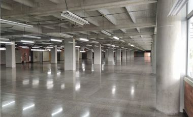 Arriendo local en el Centro Empresarial Olaya Herrera, Medellín