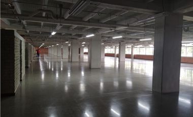 Arriendo local en el Centro Empresarial Olaya Herrera, Medellín