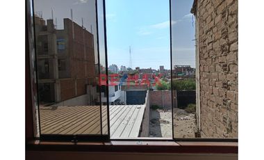 ‼️ALQUILER DEPARTAMENTO 3ER PISO  CON COCHERA EN URB LAS ORQUIDEAS CERCA DE MACRO Y PRECIO UNO‼️

Iluminado Departamento Familiar listo para Mudarte