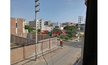 ‼️ALQUILER DEPARTAMENTO 3ER PISO  CON COCHERA EN URB LAS ORQUIDEAS CERCA DE MACRO Y PRECIO UNO‼️

Iluminado Departamento Familiar listo para Mudarte