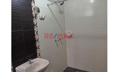 ‼️ALQUILER DEPARTAMENTO 3ER PISO  CON COCHERA EN URB LAS ORQUIDEAS CERCA DE MACRO Y PRECIO UNO‼️

Iluminado Departamento Familiar listo para Mudarte