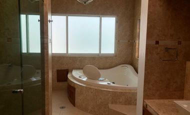 Hermosa Residencia en Mayorazgos del bosque.