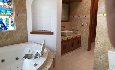 Hermosa Residencia en Mayorazgos del bosque.