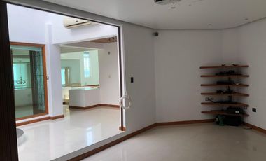 Hermosa Residencia en Mayorazgos del bosque.