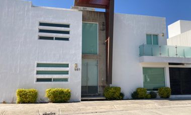 Casa en puerta de hierro