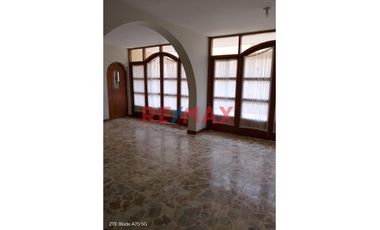 ▫️ Linda Casa En Alquiler En Toda Una Avenida Estratégica De Miraflores.