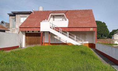 Casa en venta - 2 Dormitorios 2 Baños 1 Cochera - 300Mts2 - Santa Clara del Mar