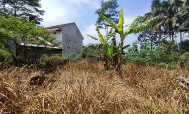 RUMAH 2LT, LOKASI BAGUS DAN STRATEGIS. 100 METER DARI JALAN UTAMA SECANG