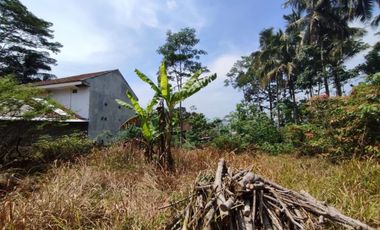 RUMAH 2LT, LOKASI BAGUS DAN STRATEGIS. 100 METER DARI JALAN UTAMA SECANG