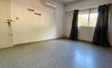 Departamento de 3 AMBIENTES ubicado a 500 metros de la estación.