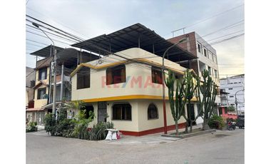 Casa En Venta Frente A Parque Y En Esquina En Urbanizacion Mangomarca