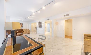 Piso  de 328 m totalmente reciclado, con 2 Cocheras, en La Isla de Recoleta.