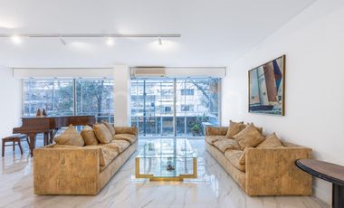 Piso  de 328 m totalmente reciclado, con 2 Cocheras, en La Isla de Recoleta.
