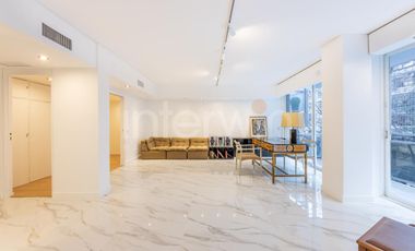 Piso  de 328 m totalmente reciclado, con 2 Cocheras, en La Isla de Recoleta.