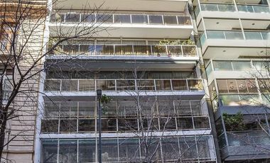 Piso  de 328 m totalmente reciclado, con 2 Cocheras, en La Isla de Recoleta.