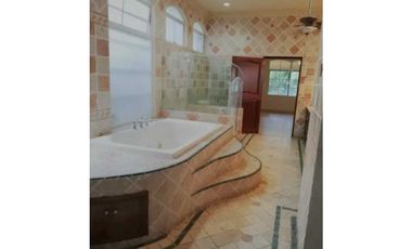 ALQUILER CASA SAN FRANCISCO - USO COMERCIAL O RESIDENCIAL