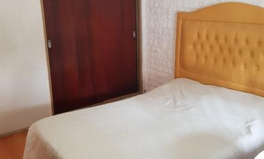 EXCELENTE CASA 2 PLANTAS EN LOTE PROPIO CON COCHERA SEMICUBIERTA, 4 HABITACIONES, PATIO Y FONDO LIBRE, LAVADERO Y JARDÍN DE INVIERNO. EXCELENTE ESTADO