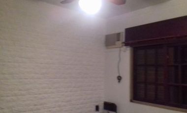 EXCELENTE CASA 2 PLANTAS EN LOTE PROPIO CON COCHERA SEMICUBIERTA, 4 HABITACIONES, PATIO Y FONDO LIBRE, LAVADERO Y JARDÍN DE INVIERNO. EXCELENTE ESTADO