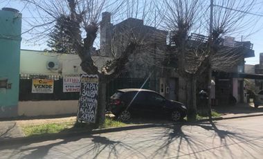 Casa 3 amb. con locales al frente-Villa Ballester