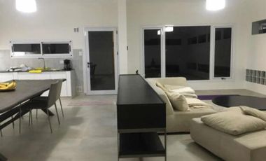 Casa en venta - 4 Dormitorios 2 Baños - 350Mts2 - Villa Elisa