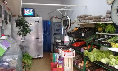 LOCAL SOBRE ARTIGAS CON PATIO