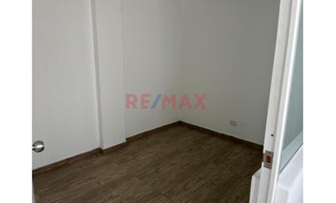 Alquiler Departamento Amplio E Iluminado En Matellini Chorrillos