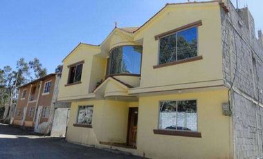 Casa de venta en Cotacachi sector Cuicocha Centro