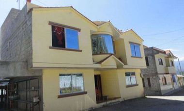Casa de venta en Cotacachi sector Cuicocha Centro