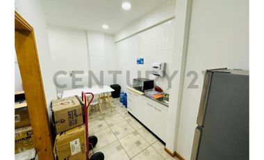 SE VENDE OFICINA AMOBLADA EN BARRIO YUNGAY