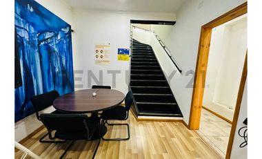 SE VENDE OFICINA AMOBLADA EN BARRIO YUNGAY