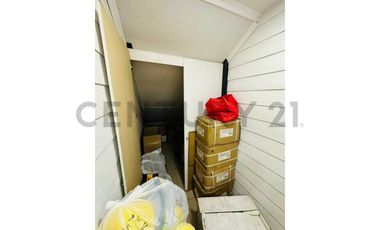 SE VENDE OFICINA AMOBLADA EN BARRIO YUNGAY